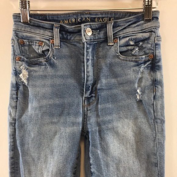 3/$20 American Eagle Super Hi-Rise Jegging Womens 0 Short Light Distressed Jeans - Picture 2 of 15